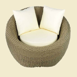 Poltrona Casual com estrutura de alumínio e revestida com Corda Náutica.